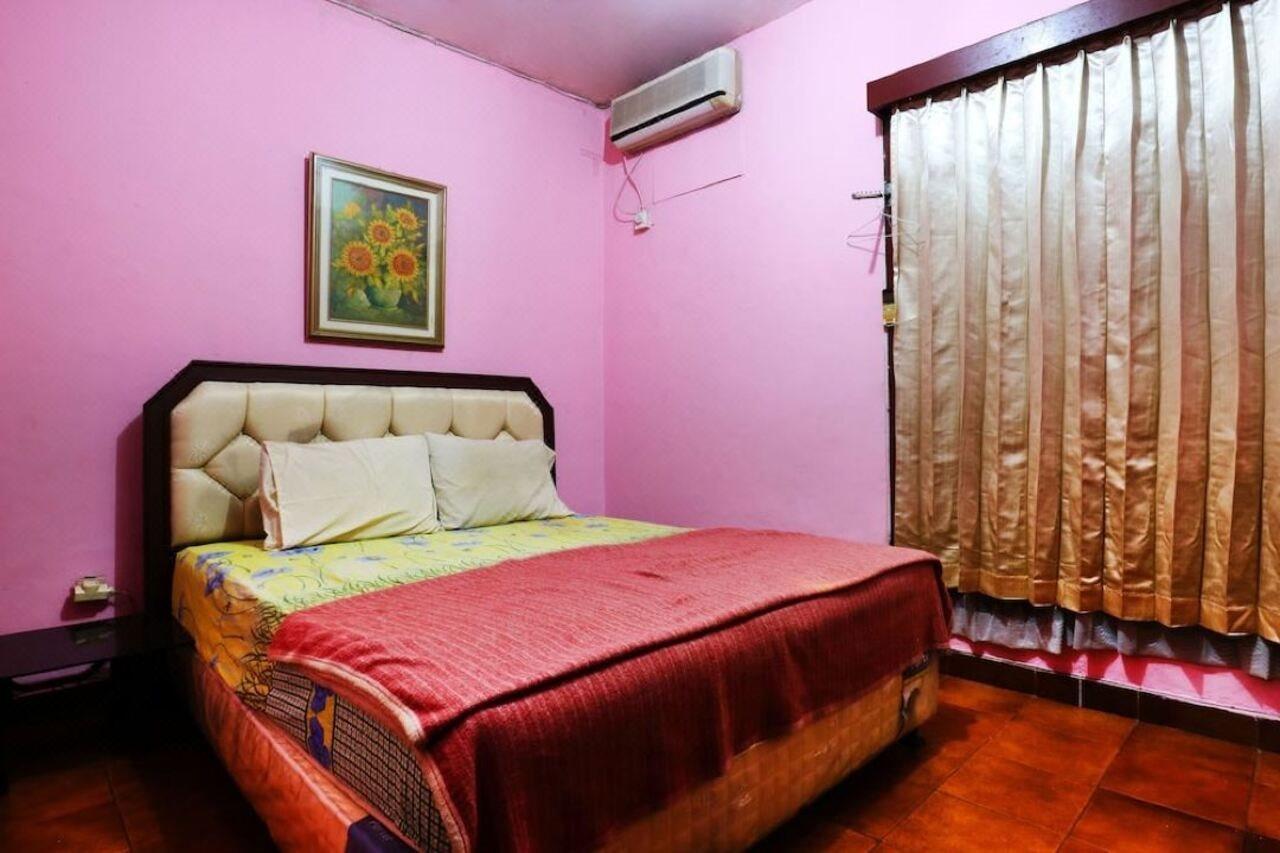 Oyo 2256 Danysa Guesthouse Джакарта Екстериор снимка