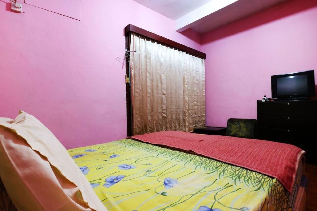Oyo 2256 Danysa Guesthouse Джакарта Екстериор снимка