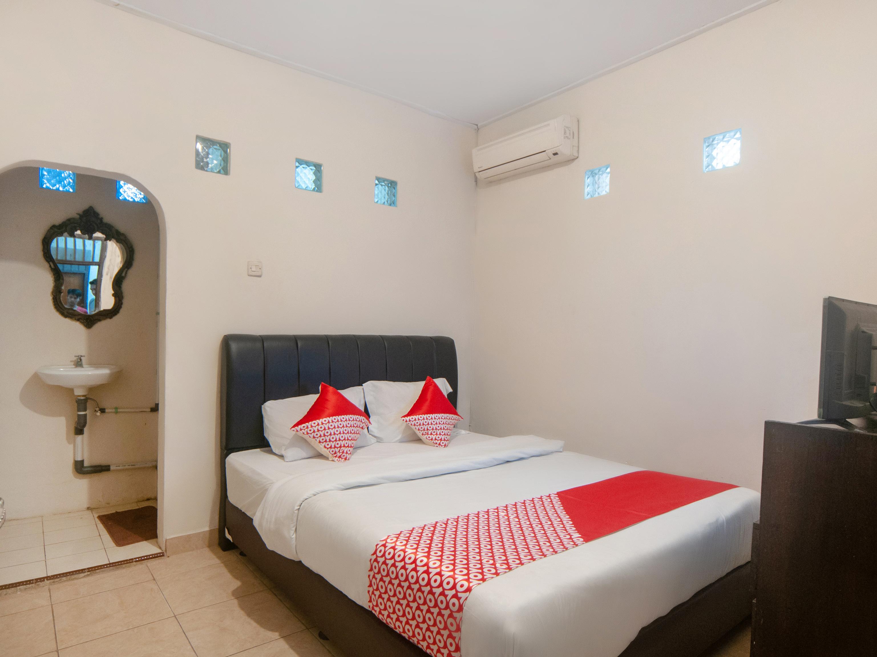 Oyo 2256 Danysa Guesthouse Джакарта Екстериор снимка