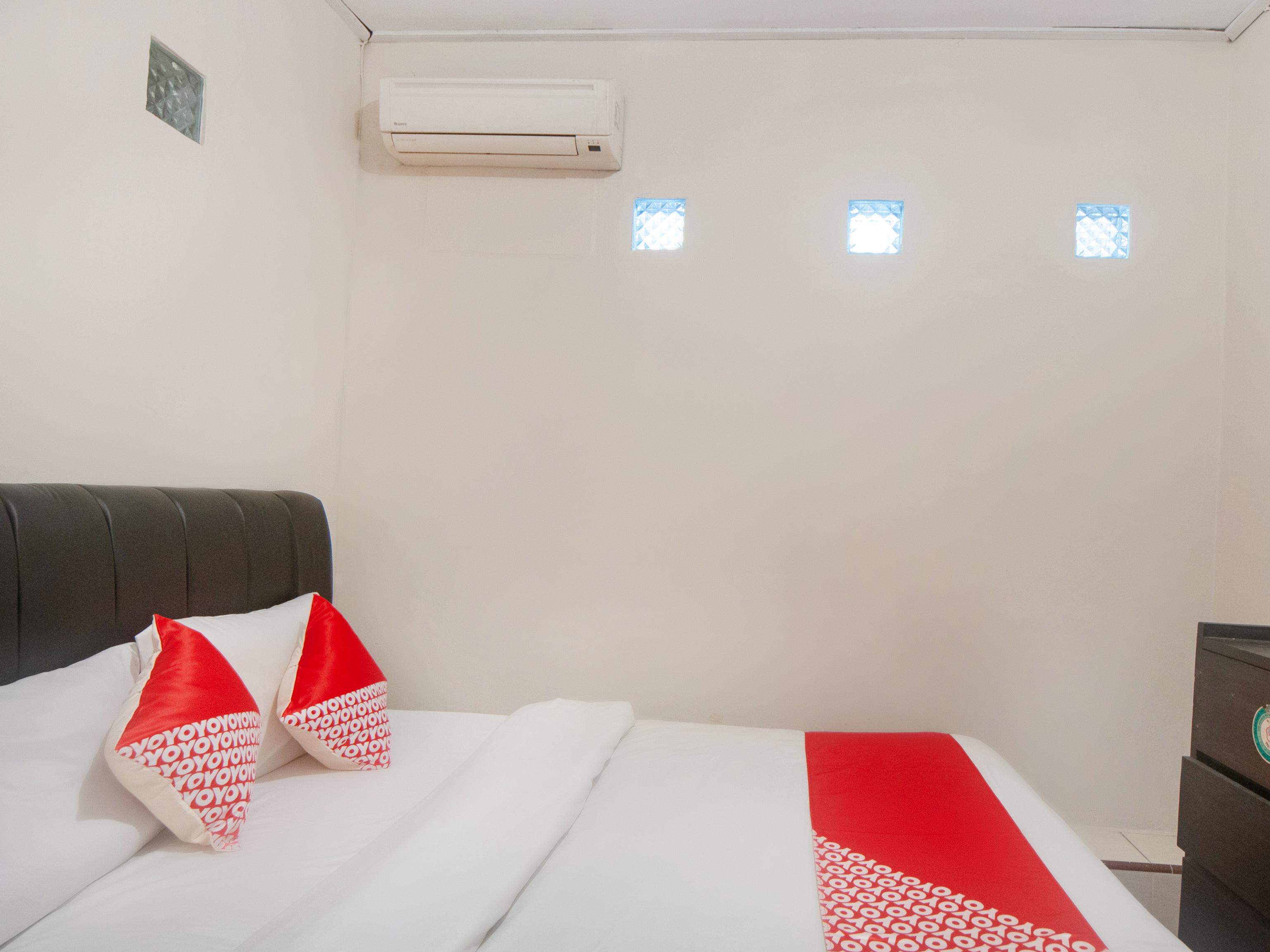 Oyo 2256 Danysa Guesthouse Джакарта Екстериор снимка