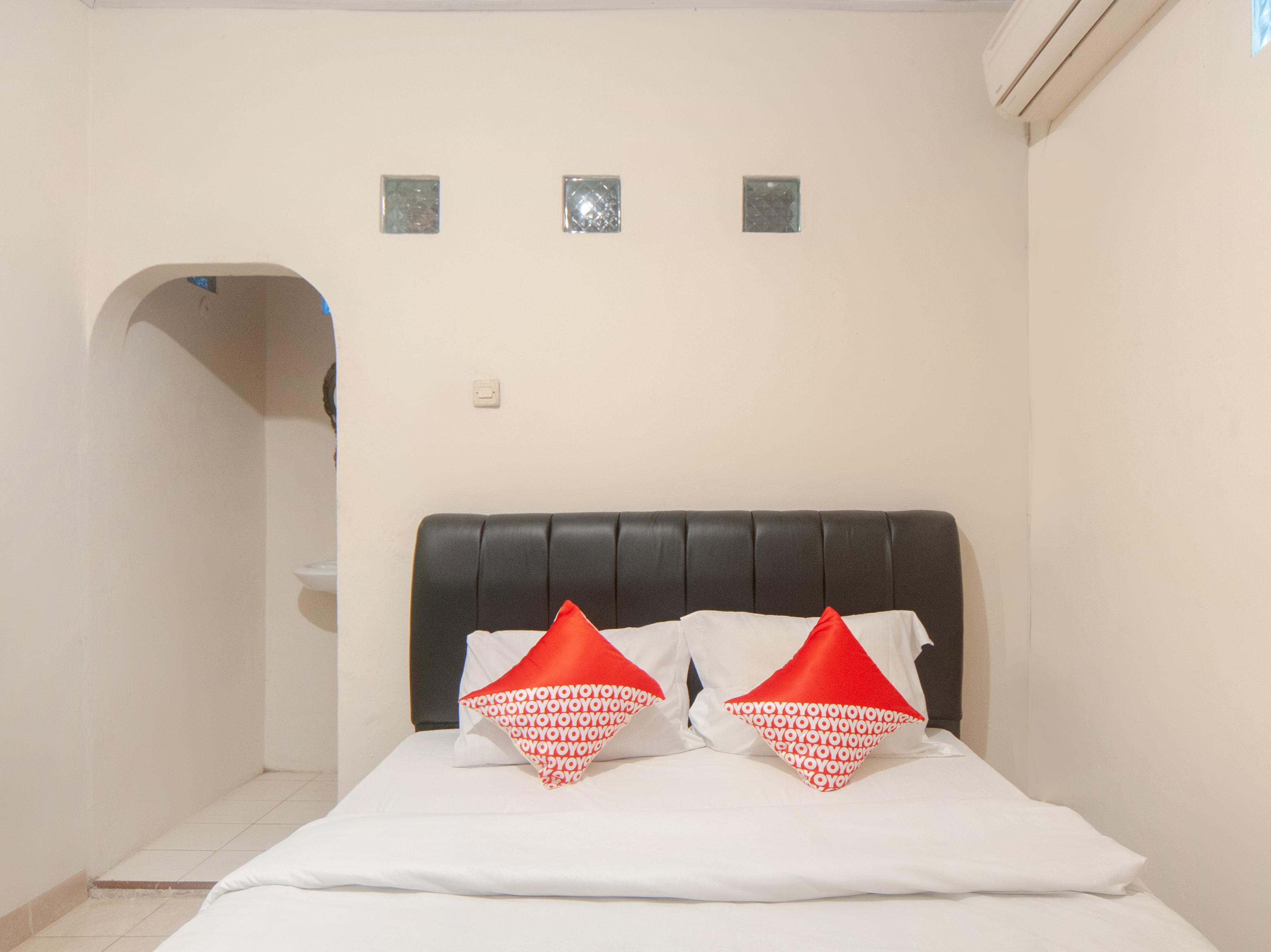 Oyo 2256 Danysa Guesthouse Джакарта Екстериор снимка