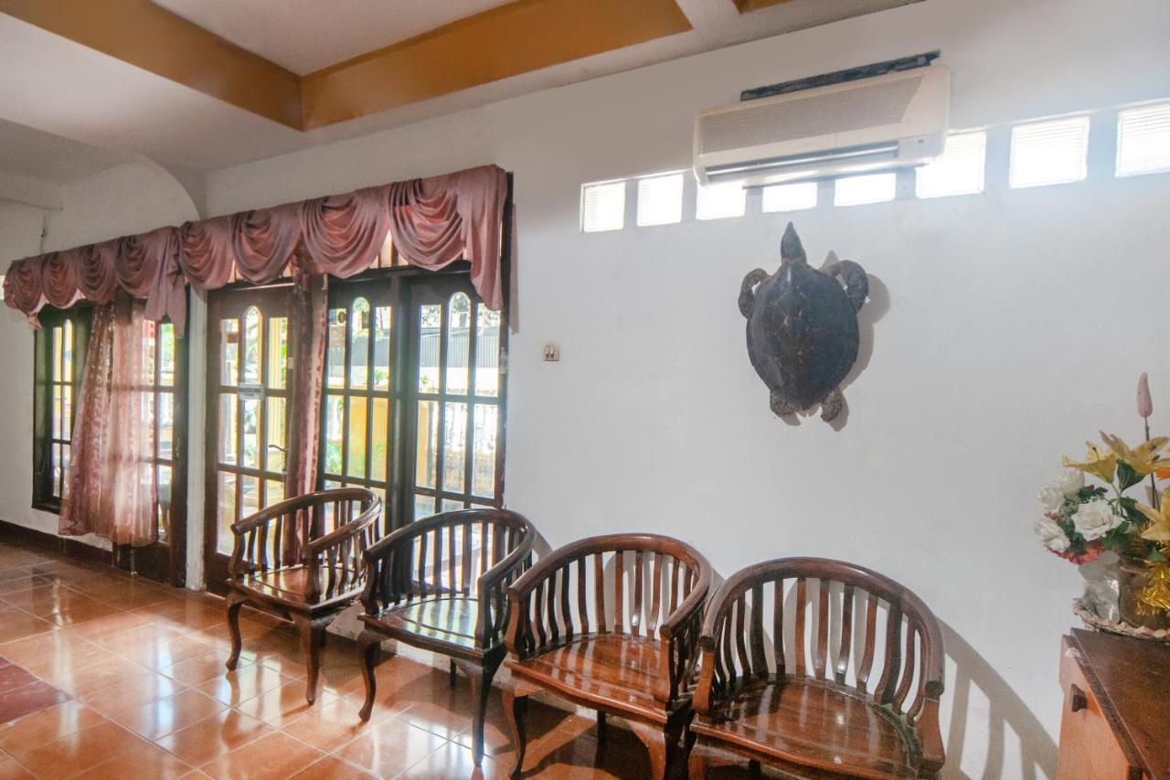 Oyo 2256 Danysa Guesthouse Джакарта Екстериор снимка